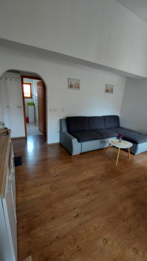 Alex Apartament *